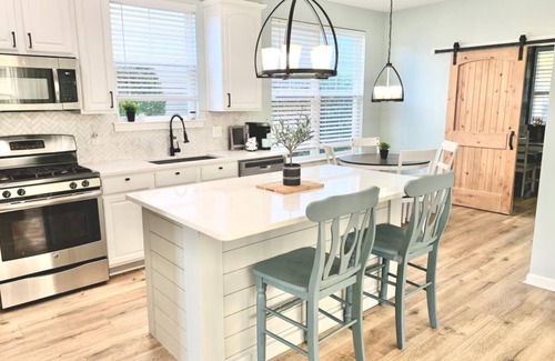 Bluffton Casa | Saltee Cove Coastal Getaway. 3 Bedroom/2.5 Bath Lowcountry Cottage