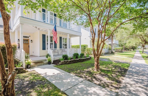 Bluffton Casa | Saltee Cove Coastal Getaway. 3 Bedroom/2.5 Bath Lowcountry Cottage