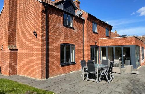 Holt Casa | Saltkettle in Blakeney, sleeping 12 in 5 bedrooms