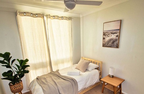 Forresters Beach Casa | Saltwater at Forresters Beach. Family and Pet Friendly. Walk to the Beach.