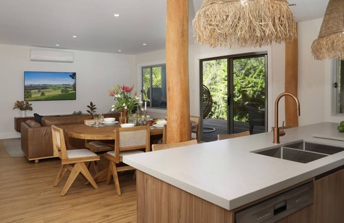 Barringella Casa | Saltwater Creek – Stay 3, Pay 2!