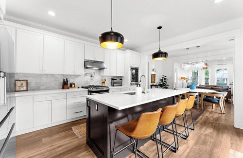 North Charleston Casa | Saltwater Pool & Putting Green in Park Circle with 3 King Beds!