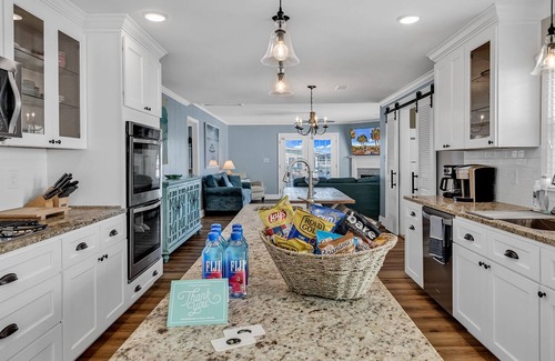 North Myrtle Beach Casa | Salty Beach: Walk2Beach*Bar*Dock+Kayaks*Fireplaces