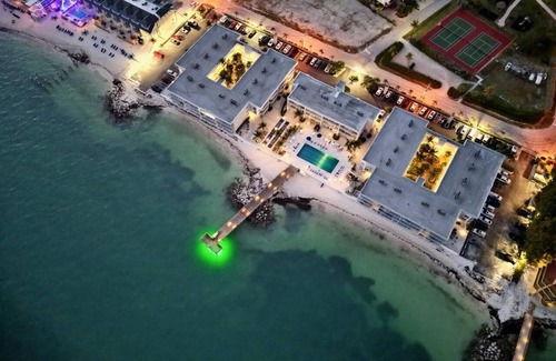 Key Colony Beach Casa | Salty Breezes Condo 2bed 2bath second floor with e