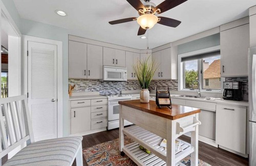 Sea Scape Casa | Salty Bunker | 5200 ft to the beach | Private Pool