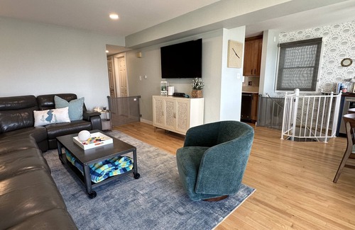 South End Condominio | Salty Dog: South End Sunsets - Dog Friendly - 2 short blocks to guarded beach