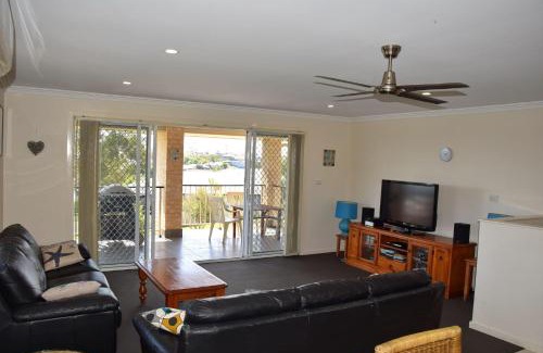 South West Rocks Casa | Salty Kisses - Bring your own linen.