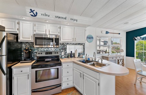 Nettles Island Casa | Salty Mermaid: Charming Beach Cottage in Beautiful Jensen Beach