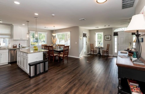 Villas Casa | Salty Pup. New, spacious, renovated house! PET FRIENDLY large fenced yard!