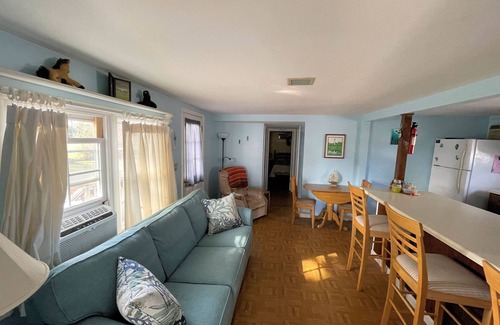 Chincoteague Cabaña | Salty Sailor - 2BR , close to Memorial Park Pet friendly LINENS AND TOWELS