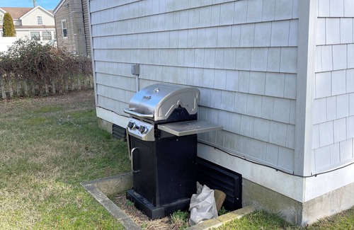 Chincoteague Cabaña | Salty Sailor - 2BR , close to Memorial Park Pet friendly LINENS AND TOWELS