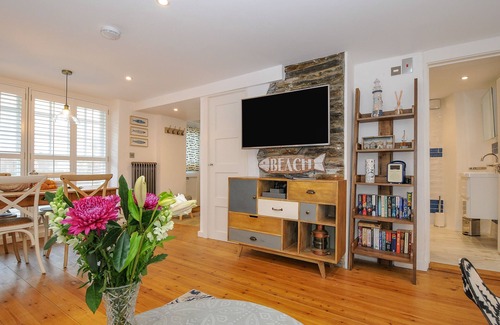 Trebarwith Strand Cabaña | SALTY SEA DOG, pet friendly, character holiday cottage in Tintagel