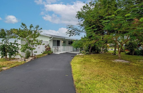 Jupiter Casa | Salty Sea Home Jupiter/Tequesta! 4-bedroom 2-bath fully furnished home, sleep 8.