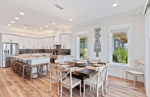 Navarre Beach Casa | Salty Sue 6 Bedroom Home