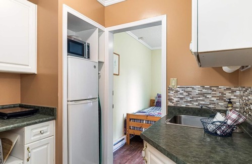 Sooke Cabaña | Salty Towers Oceanfront Cottages