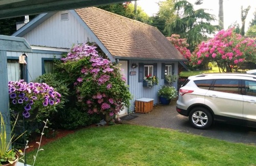 Sooke Cabaña | Salty Towers Oceanfront Cottages
