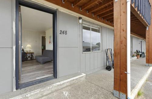 Ocean Shores Casa | Salty Waves Condo