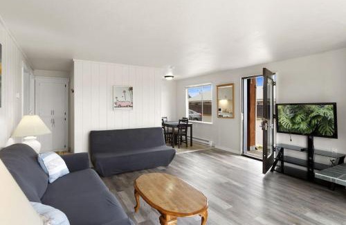 Ocean Shores Casa | Salty Waves Condo