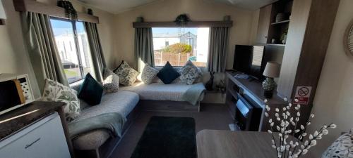 Towyn Otro | Sam's Caravan Hire Golden Gate