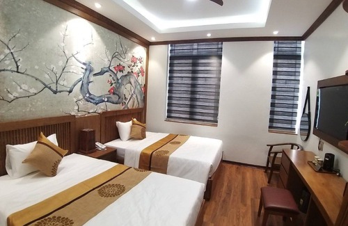 Bai Chay Cama Y Desayuno | SAMATHA Hotel, Ha long is 16 minutes walk from the beach.