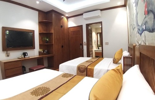 Bai Chay Cama Y Desayuno | SAMATHA Hotel, Ha long is 16 minutes walk from the beach.