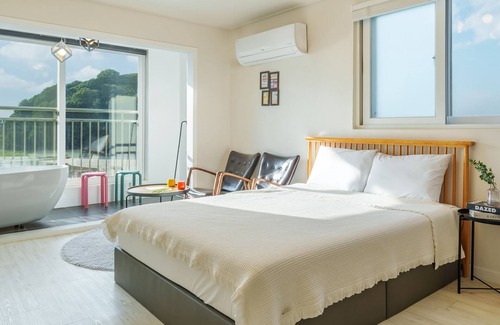 Samcheok Casa | Samcheok Kong & Bee Ocean View Spa Pensi