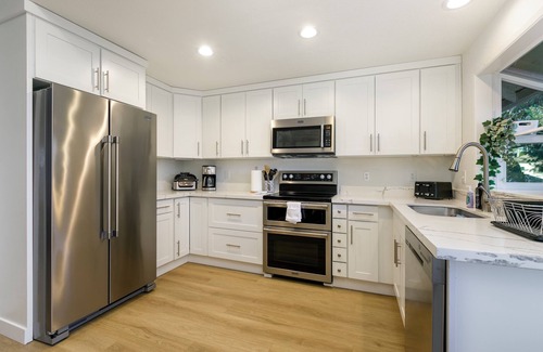 Inglewood Casa | Sammamish Modern Family & Pet Friendly Home