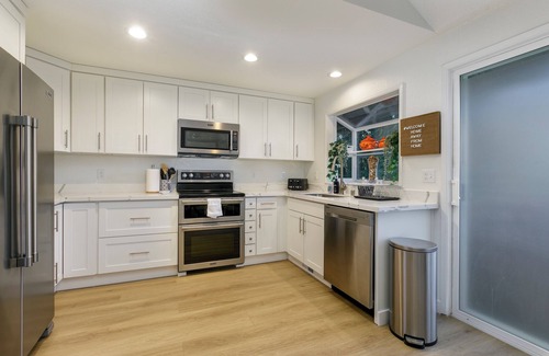 Inglewood Casa | Sammamish Modern Family & Pet Friendly Home