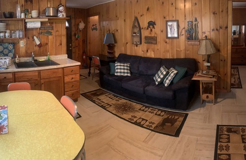 Sarona Cabina | Sam’sPlace Cabin 2 on Long Lake, near shore line, Quiet. Own dock available.