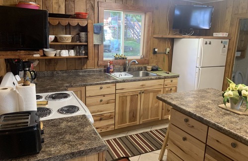 Sarona Cabina | Sam’sPlace Cabin 3 on Long Lake, near shoreline. Own dock available.