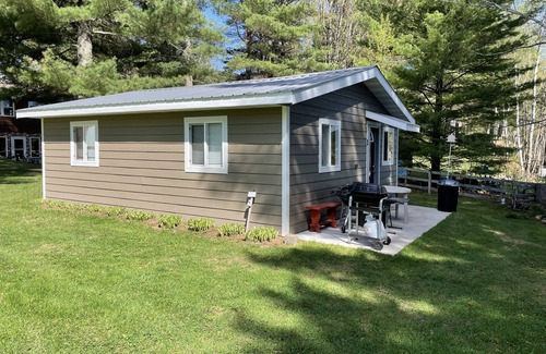 Sarona Cabina | Sam’sPlace Cabin 3 on Long Lake, near shoreline. Own dock available.
