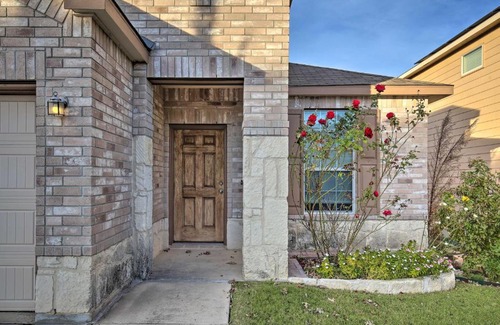 Wetmore Casa | San Antonio Abode Near Golf, Shops and Dining!