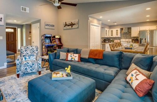San Antonio Casa | San Antonio Home with Private Hot Tub Pet Friendly!