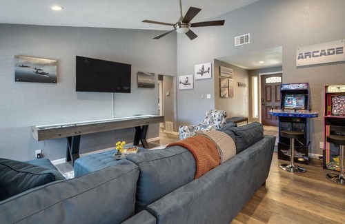 San Antonio Casa | San Antonio Home with Private Hot Tub Pet Friendly!