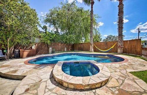 Northwest Los Angeles Heights Casa | San Antonio House with Private Pool, Spa and Grill