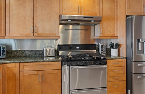 Loma Portal Casa | San Diego Coastal Home With Downtown Views! 5 Bedroom Home by RedAwning