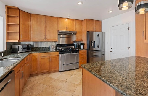 Loma Portal Casa | San Diego Coastal Home With Downtown Views! 5 Bedroom Home by RedAwning