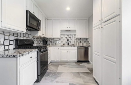 North Clairemont Casa | San Diego Fun: Jacuzzi-Golf-PoolTable-GmRm!