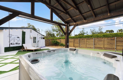 North Clairemont Casa | San Diego Fun: Jacuzzi-Golf-PoolTable-GmRm!