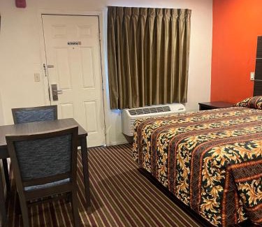 Palm City Hotel | San Diego Inn