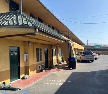 Palm City Hotel | San Diego Inn