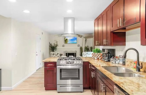 La Presa Casa | San Diego Lakeview Paradise: Heated Pool & Spa!