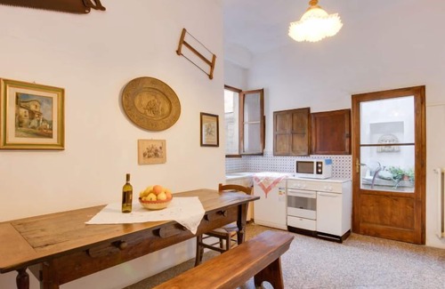 San Gimignano City Centre Apartamento | San Girolamo by Interhome