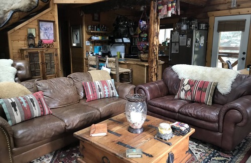San Juan River Village Cabina | SAN JUAN RIVERFRONT LOG CABIN WITH NAT'L FOREST MTN VIEWS! *MAC'S HIDEAWAY*