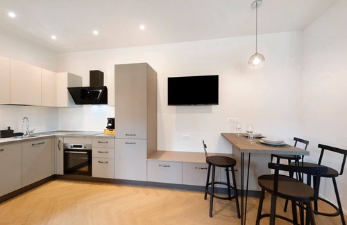 Giaveno Apartamento | San Lorenzo Apartment with Balcony and Air Conditioning