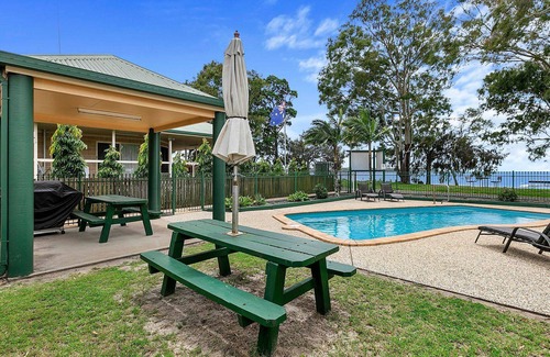Traviston Villa | San Marco Villa 6 - Beachfront - 2BR - Air con - P
