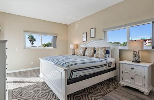 Redington Shores Casa | San Remo 207 Gulf Front Luxury 3BD 2BA in