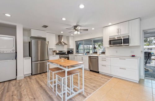 Isles of Capri Casa | San Salvador Sanctuary- Isles Of Capri Naples Florida
