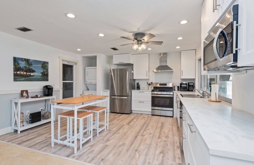 Isles of Capri Casa | San Salvador Sanctuary- Isles Of Capri Naples Florida