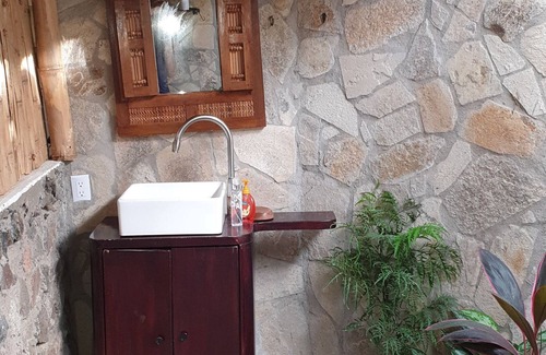 San Juan de Oriente Cabina | San Simian Lodge